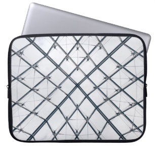 Laaghoekfoto van grijs lijst laptop sleeve
