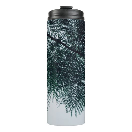 Laaghoekfoto van groene boom thermosbeker (Voorkant)