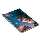 Laaghoekfoto van palmbomen notitieboek (Rechterzijde)