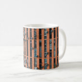 Laaghoekfotografie van het gebouw koffiemok (Voorkant rechts)