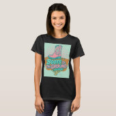 Laarzen aan de grond - Retro Cowgirl Vibes T-Shirt (Voorkant volledig)