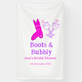 Laarzen & bruisende champagnefles bruidsfeest roze spandoek (Verticaal)