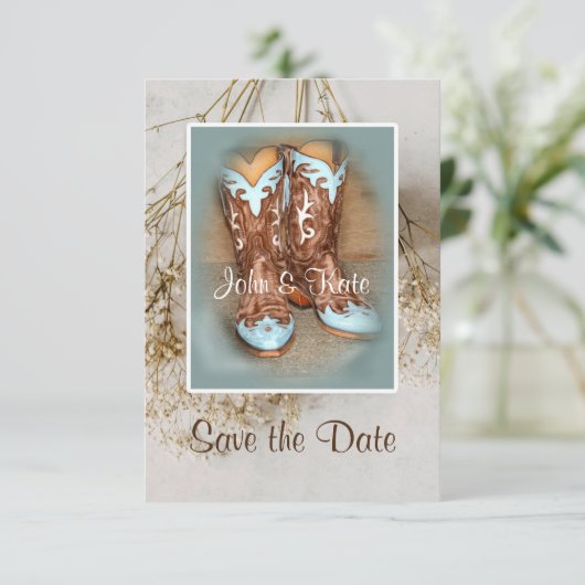 Laarzen en gedroogde bloemen save the date (Staand voorkant)