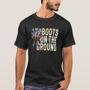 Laarzen Op De Grond Zwarte Cowgirl Melanine Vrouwe T-shirt
