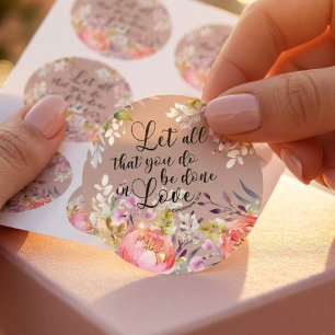 Laat alles wat je doet in liefde gedaan worden blo ronde sticker