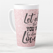 Laat alles wat je doet in liefde gedaan worden latte mok (Linkerhoek)