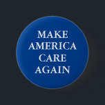 "LAAT AMERIKA WEER OM JE GEVEN" RONDE BUTTON 5,7 CM<br><div class="desc">Knop "MAKE AMERICA CARE AGAIN"</div>
