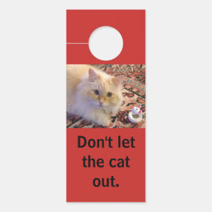 Laat de kat niet uit. deurhanger