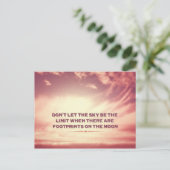 Laat de lucht niet de grens zijn... briefkaart (Staand voorkant)