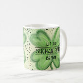 Laat de Shenanigans Fun Shamrock beginnen Koffiemok (Voorkant rechts)