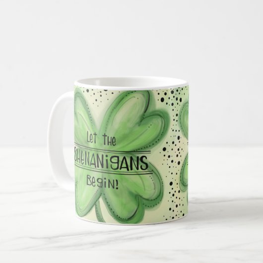 Laat de Shenanigans Fun Shamrock beginnen Koffiemok (Voorkant links)