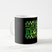 Laat de Sjoehanigans Begin Iers Groovy Retro Koffiemok (Voorkant links)