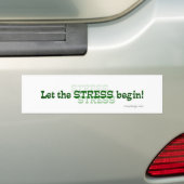 Laat de stress beginnen bumpersticker (Op auto)