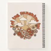 Laat de zonneschijn in Groovy Daisy Hippie Flowers Notitieboek (Achterkant)