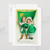 Laat Erin Couple herinneren die een vlag houdt Briefkaart (Voorkant / Achterkant)