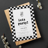 Laat feestplezier geruite verjaardagsuitnodiging kaart