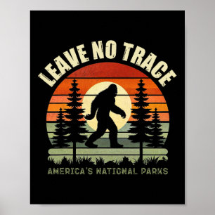 Laat Geen Spoor Achter Sasquatch Wandelen En Kampe Poster
