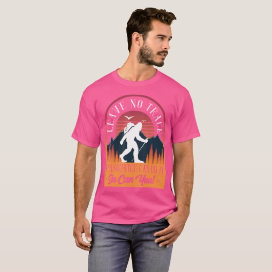 Laat geen sporen achter Bigfoot Ufo Camping Wandel T-shirt (Voorkant volledig)