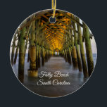 Laat het licht door Ornament Souvenir schijnen<br><div class="desc">Ornament Souvenir - Terwijl de zon achter me lag, hield ik van hoe het de binnenkant van de mooie vispier in Folly Beach in South Carolina verlicht. Op zoek naar meer prints of producten? Je kunt mijn winkel bezoeken: http://www.zazzle.com/timelessmomentsphtgy Deze foto is genomen door Jennifer White met Timeless Moments Photography....</div>