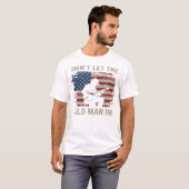 Laat het oude Man niet in Cowboy US vlaggen T-shirt (Voorkant volledig)
