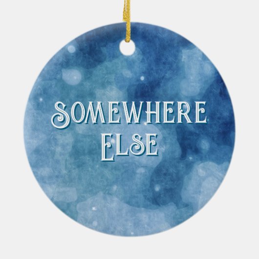 Laat het sneeuwblauw Kerstmis Keramisch Ornament (Achterkant)