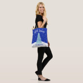 Laat het sneeuwblauwe kerstboom vakantie tote bag (Op model)
