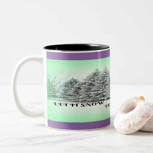 Laat het sneeuwden Pine Trees Green Glow Winter Sc Tweekleurige Koffiemok (Met donut)