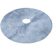 Laat het sneeuwen op Snowy Blue Sky Fleece Kerstboom Rok (Gekanteld)