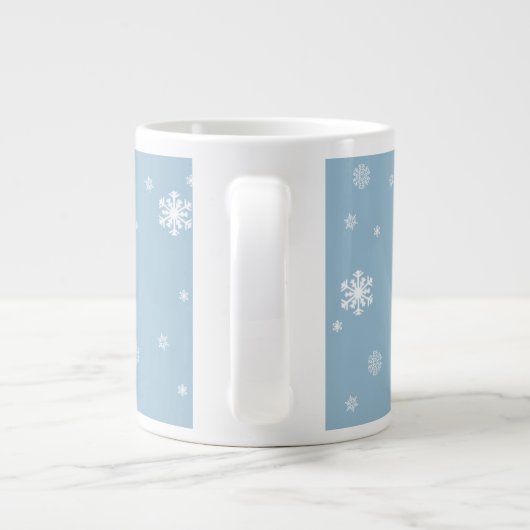 Laat het sneeuwen, Snowflakes Pattern op Blue, Win Grote Koffiekop (Achterkant)