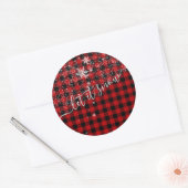 Laat het sneeuwscript Buffalo Plaid Vrolijke Kerst Ronde Sticker (Envelop)
