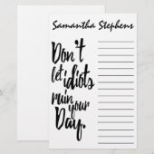 Laat Idiots je dagelijkse zwarte witte citaat niet Briefpapier (Voorkant / Achterkant)
