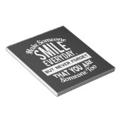 Laat iemand elke dag glimlachen notitieblok (Schuin)