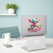 Laat je creativiteit de vrije loop met Pig Sticker (Laptop op bureau)