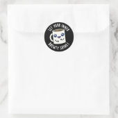 Laat je innerlijke Brewty Shine Coffee Pun donker  Ronde Sticker (Tas)