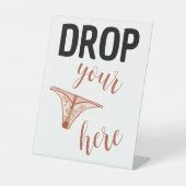 Laat je slipje hier vallen reclamebord met voetstuk (Voorkant)