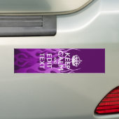 Laat Jouw tekst kalm houden op Paarse racegevechte Bumpersticker (Op auto)