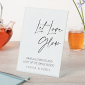 Laat liefde gloeien bruiloft gloeistokken reclamebord met voetstuk (Insitu)