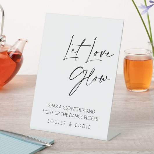 Laat liefde gloeien bruiloft gloeistokken reclamebord met voetstuk (Insitu)