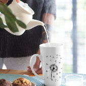 Laat los, dandelionzaad dat in de wind stroomt latte mok