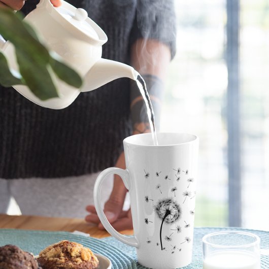 Laat los, dandelionzaad dat in de wind stroomt latte mok