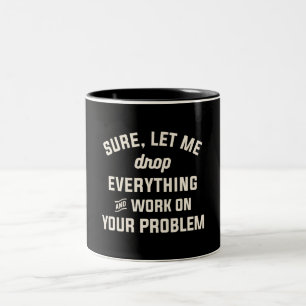 Laat me aan uw probleem werken Grappig sarcastisch Tweekleurige Koffiemok