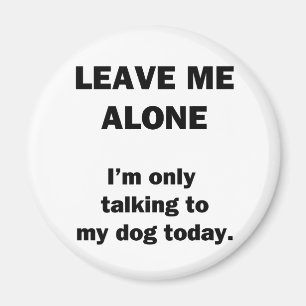 Laat me alleen. Ik praat alleen met mijn hond van Magneet