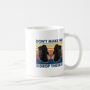 Laat me deze vintage hockeyspullen niet laten vall koffiemok