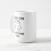 Laat Me Dit Even Overdenken Grappige Kat Overdenkt Koffiemok (Voorkant links)