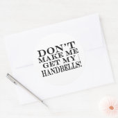 Laat me mijn handriemen halen ronde sticker (Envelop)