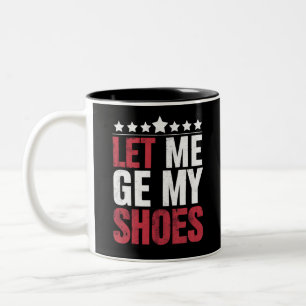 Laat me mijn schoenen Trump Funny Quote Gezegde Tweekleurige Koffiemok