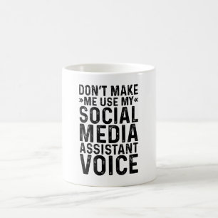 Laat me mijn stem van de Sociale Media Assistant n Koffiemok