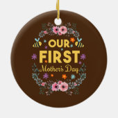 Laat mijn eerste Moederdag mama horen. Keramisch Ornament (Achterkant)