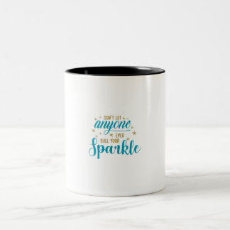 Laat niemand ooit je sprankel dempen mok. tweekleurige koffiemok