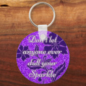 Laat niemand ooit je sprankelende paarse afstompen sleutelhanger (Voorkant)